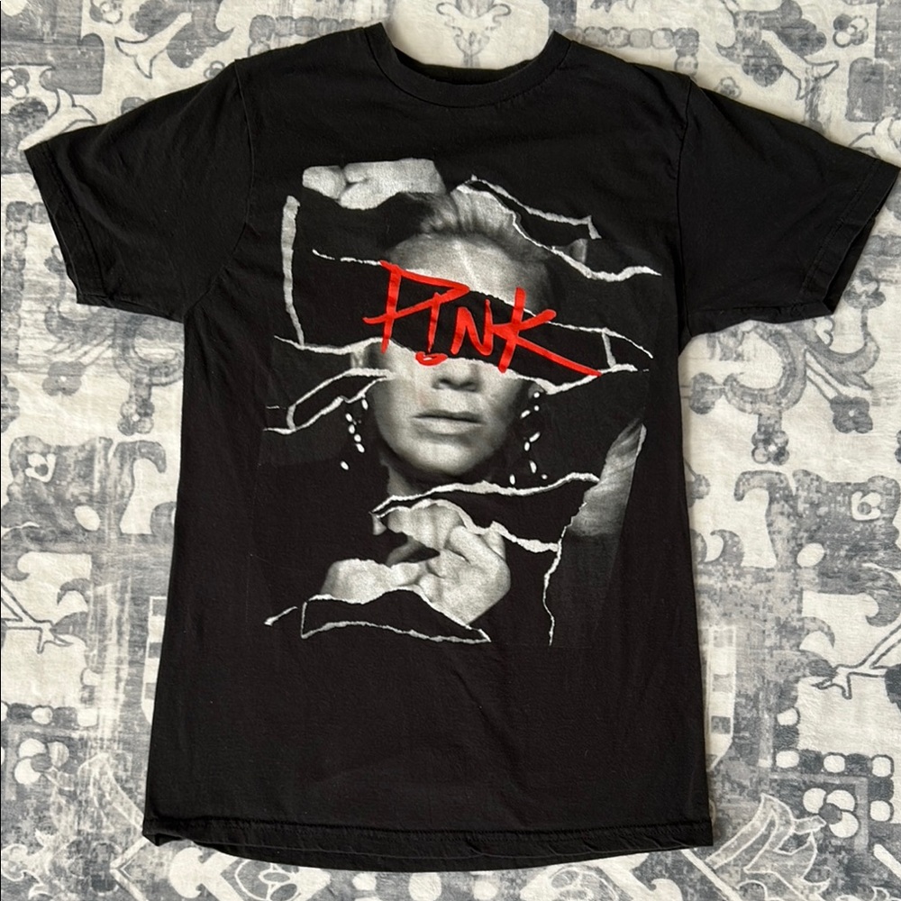 PINK “Beautiful Trauma” World Tour Black Graphic Tee Size M